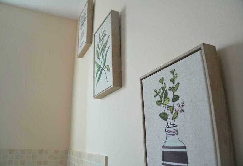 اقامتگاه Lovely 3 Bed House In Solihull