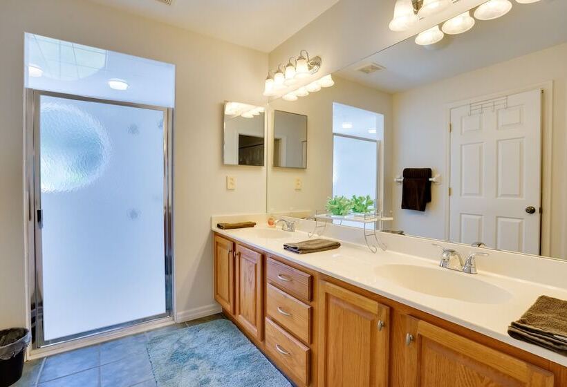 Walk To Lake: Home W/ Screened Porch In Sebring!