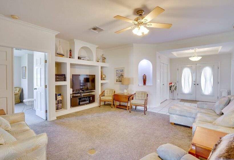 Walk To Lake: Home W/ Screened Porch In Sebring!