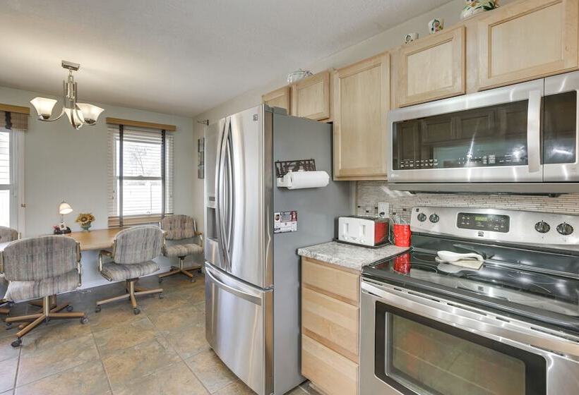 Single Story Gillette Home: Walk To Lake & Trails!