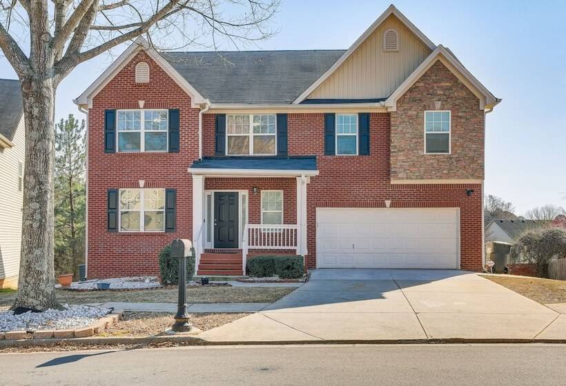 Spacious Snellville Home: 28 Mi To Atlanta!