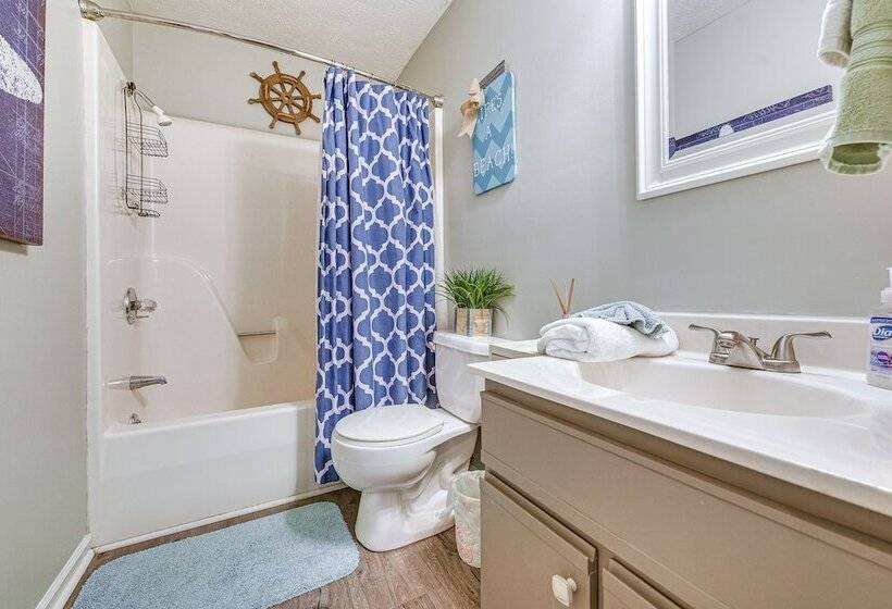 Sunny North Myrtle Beach Home: Walk To Ocean!