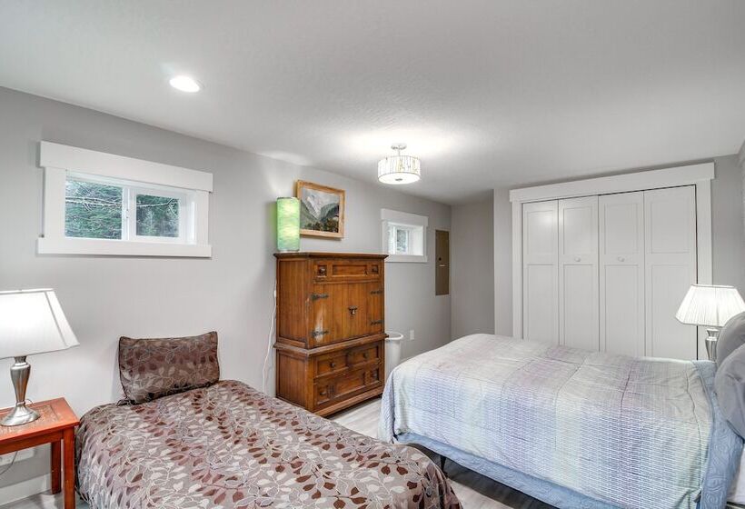 Welcoming Gardiner Home Near Oregon Dunes Rec Area