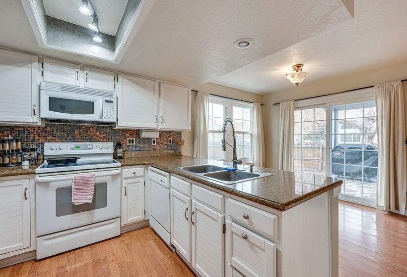 Arvada Home W/ Patio & Fire Pit ~ 16 Mi To Denver!