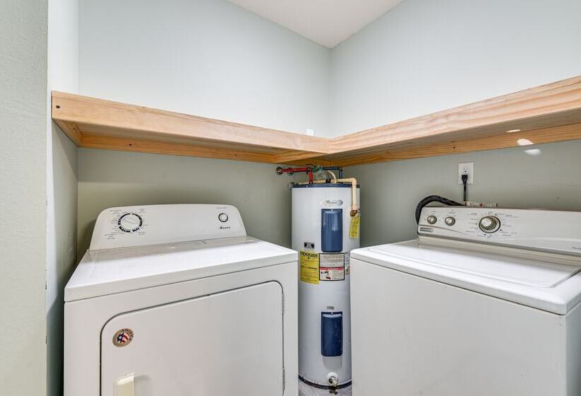 Charming Fort Walton Beach Home: 6 Mi To Ocean!