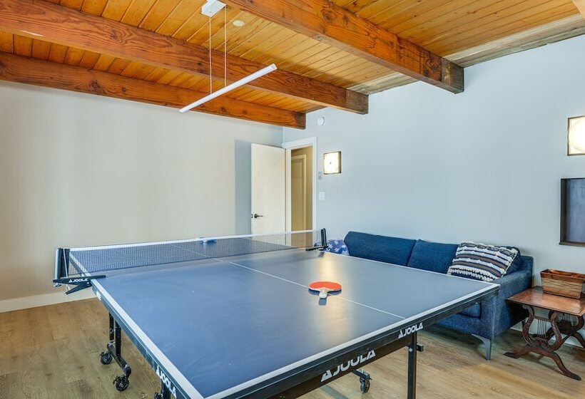 Cozy Vermont Escape W/ Deck, Near Skiing!