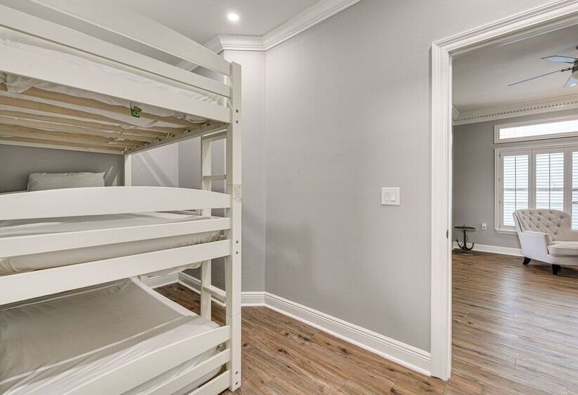 Destin Home W/ Community Pool & Beach Access