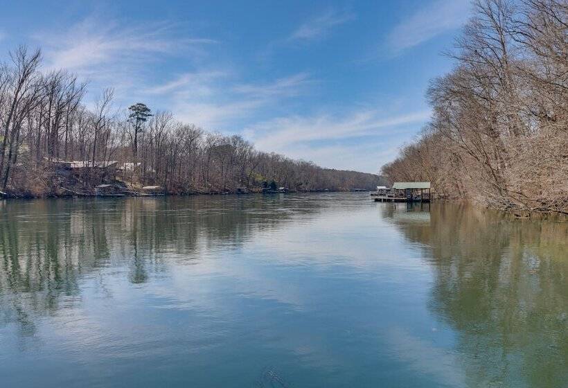 Family Friendly Riverfront Manor On The Little Red