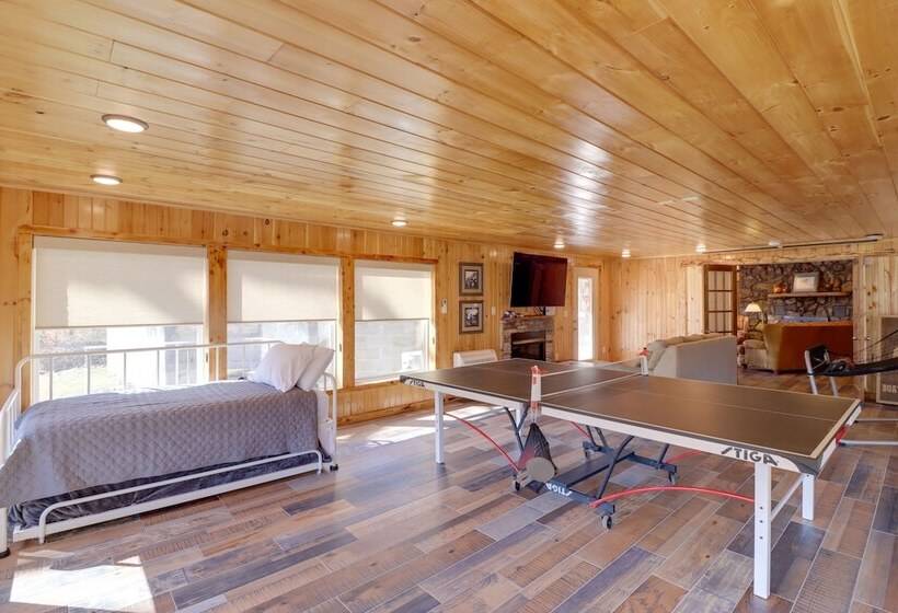 Family Friendly Riverfront Manor On The Little Red