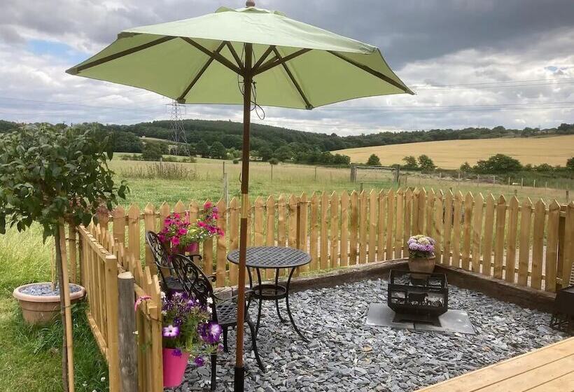 ホテル Captivating 1 Bed Lodge In Chesterfield