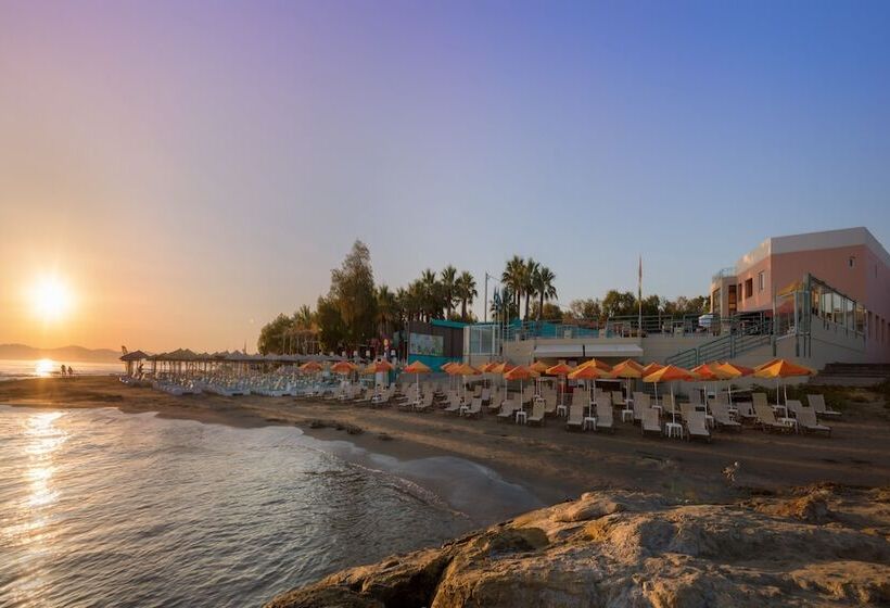 هتل Chrispy Beach Resort