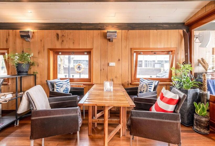 هتل Luxury Canary Wharf House Boat Room 1