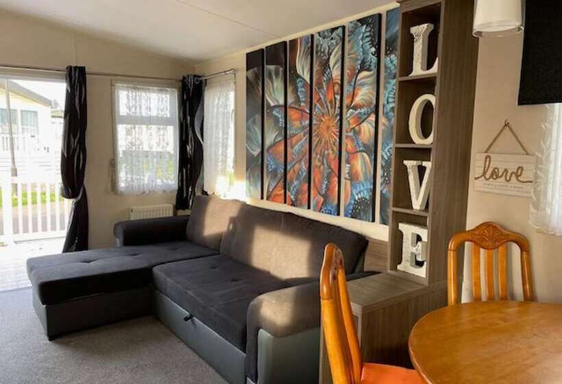 فندق Premium 2 Bed Caravan Sleeps 6 With Huge Decking