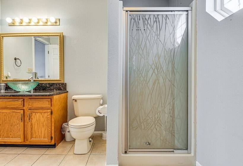 Indianapolis Home W/ Private Yard ~ 8 Mi To Dtwn!