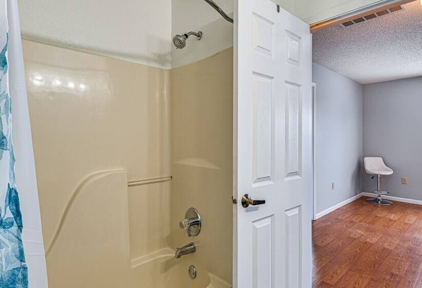 Indianapolis Home W/ Private Yard ~ 8 Mi To Dtwn!