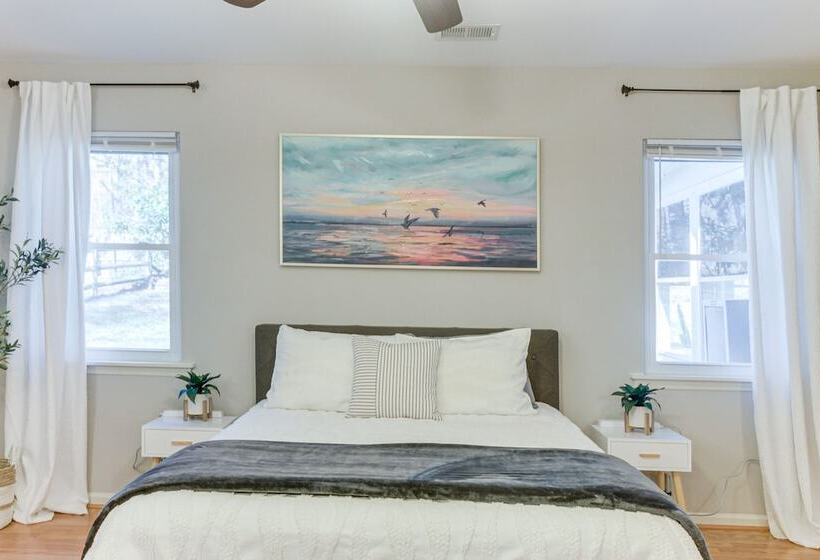 Lovely Charlotte Home W/ Yard: 9 Mi To Uptown!