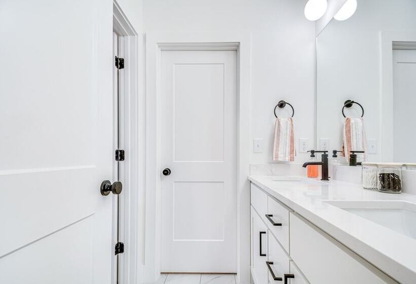 Modern Raleigh Home < 9 Mi To Downtown!