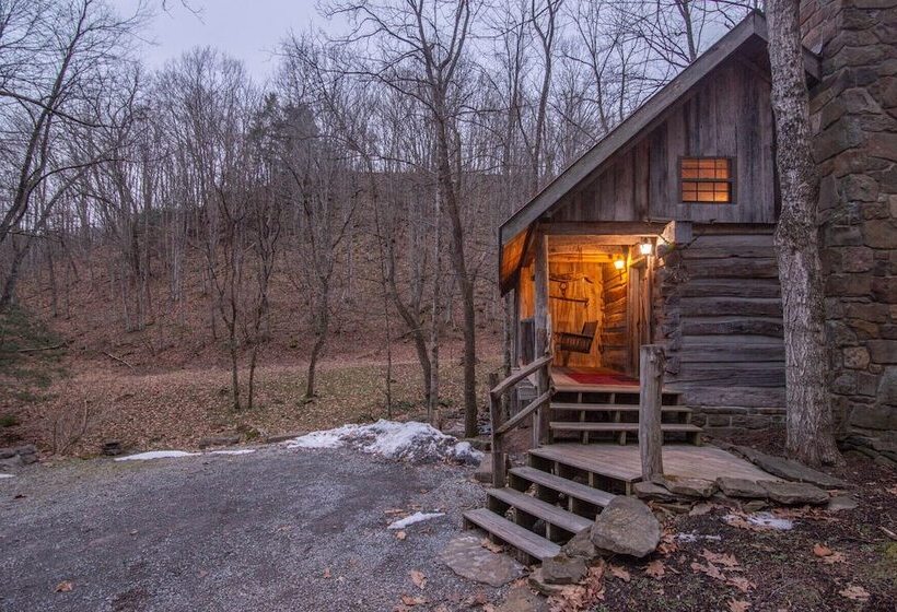 Moore House Inn & Cabins