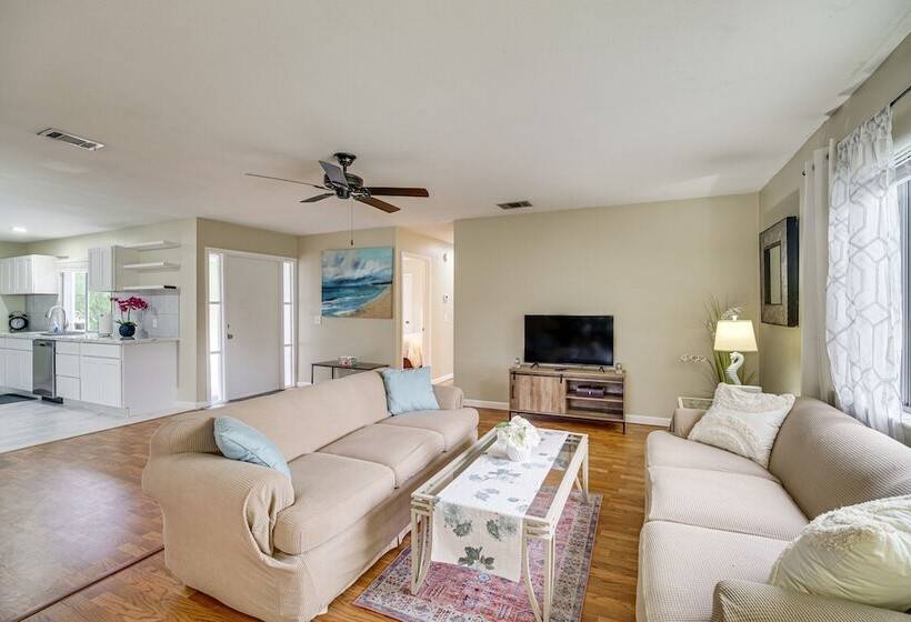 Palm Bay Home W/ Screened Porch   8 Mi To Beaches!