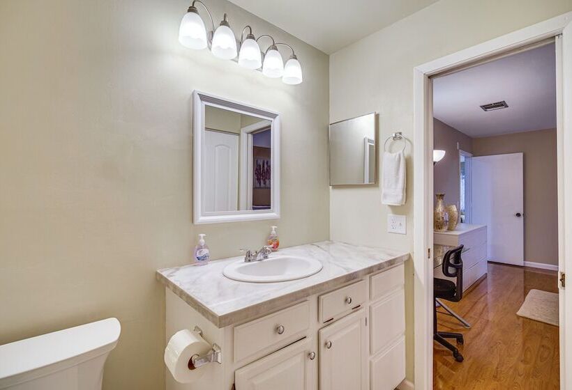 Palm Bay Home W/ Screened Porch   8 Mi To Beaches!