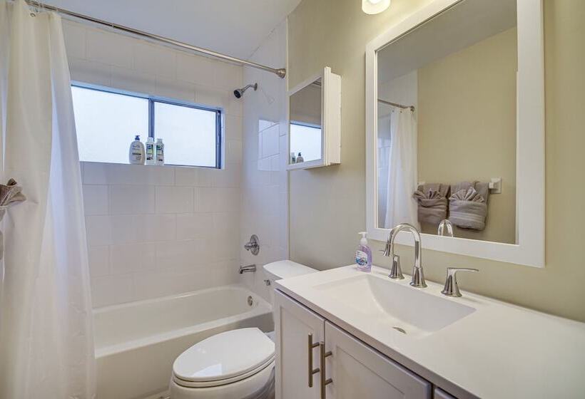 Palm Bay Home W/ Screened Porch   8 Mi To Beaches!