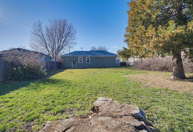 Peaceful Klamath Falls Home W/ Large Fenced Yard!