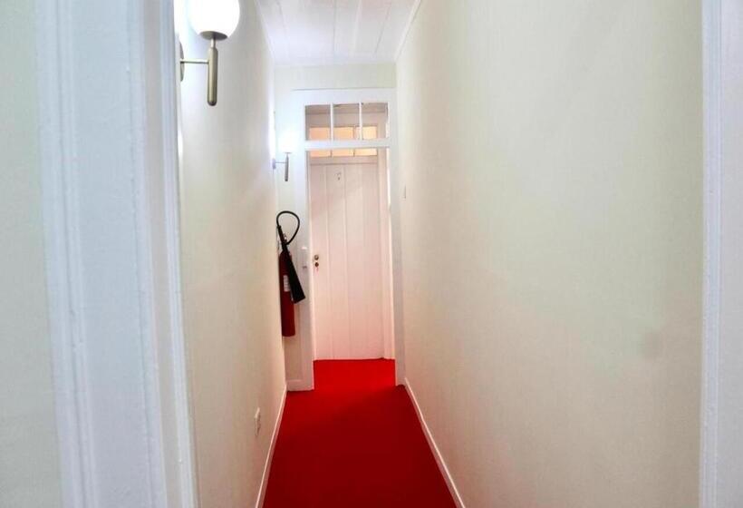 بنسيون Matching Loures Guest House