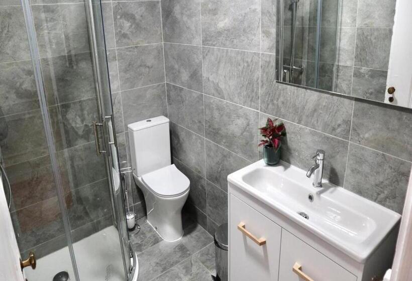 بنسيون Matching Loures Guest House
