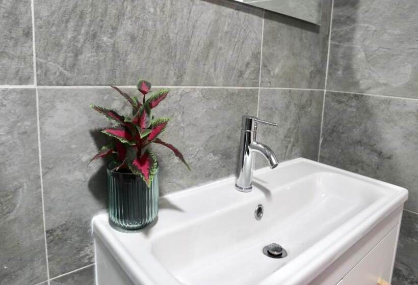 بنسيون Matching Loures Guest House