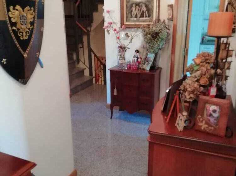 ペンション Room In Apartment   Single Room 3 At Albarraque, Sintra, Shared Bathroom