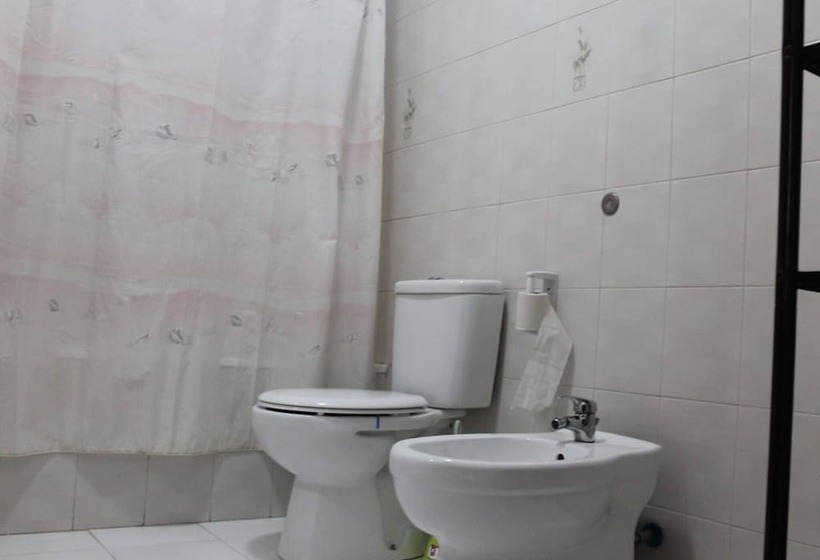 Пансион Room In Apartment Twin Room 2 In Sintra Massamá Next To Train Station