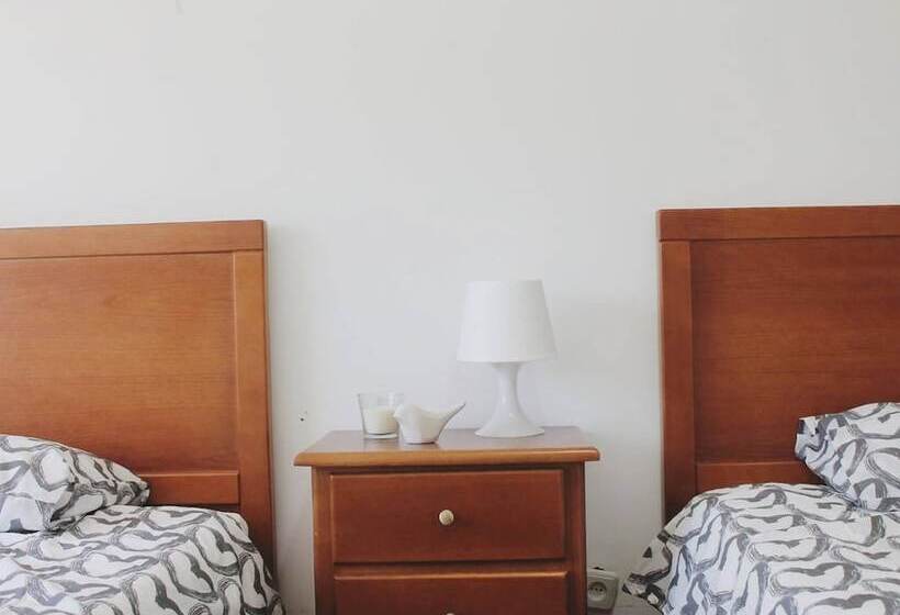 פנסיון Room In Apartment   Twin Room 2 In Sintra Massamá Next To Train Station