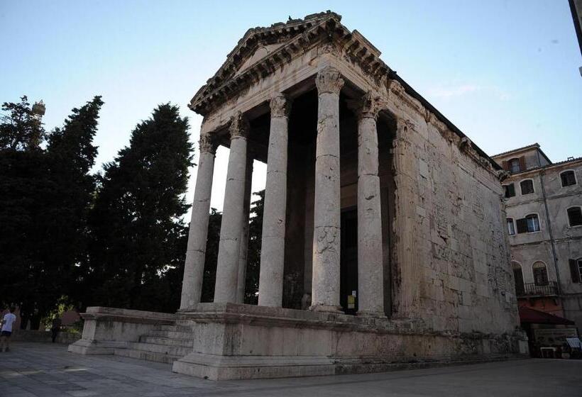 膳宿费 Room In Studio   Little Studio Sanjica In Pula, One Person