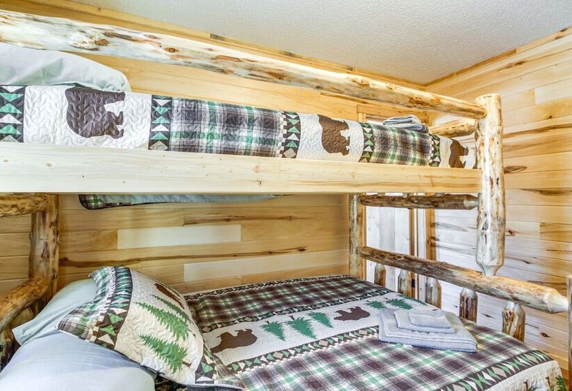 Minnesota Escape Near Snowmobiling & Fishing!
