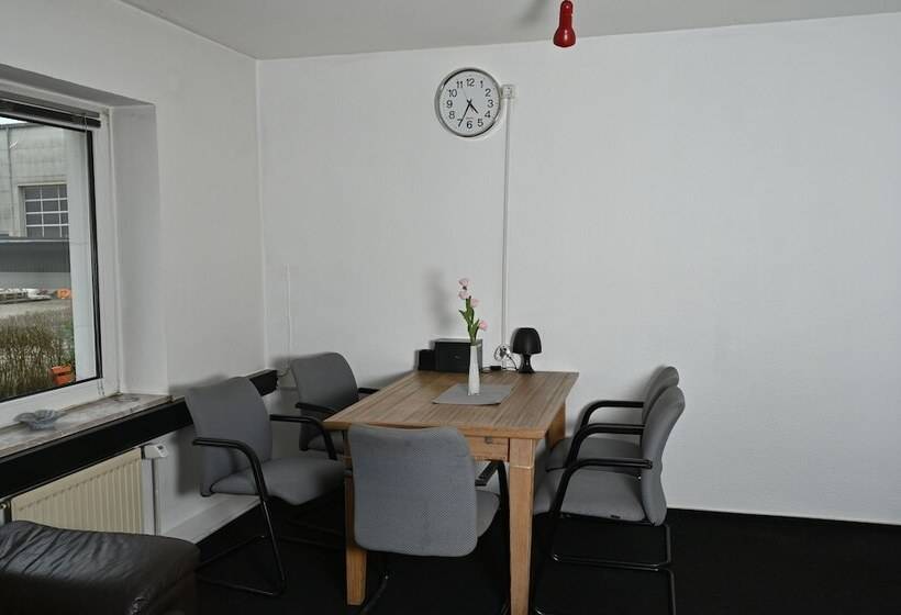 Pott Hostel   Zimmervermietung