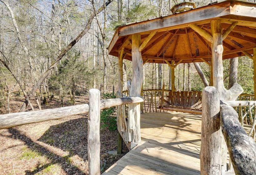 Quaint Dahlonega Cabin W/ Cavenders Creek Access!