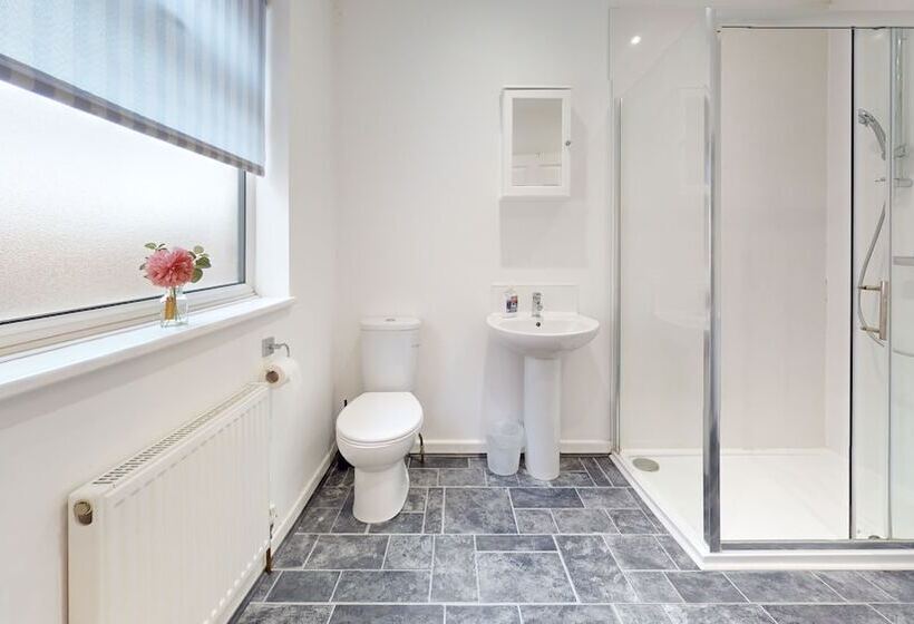 اقامتگاه Lovely House In Cambridge With 5 Double Beds
