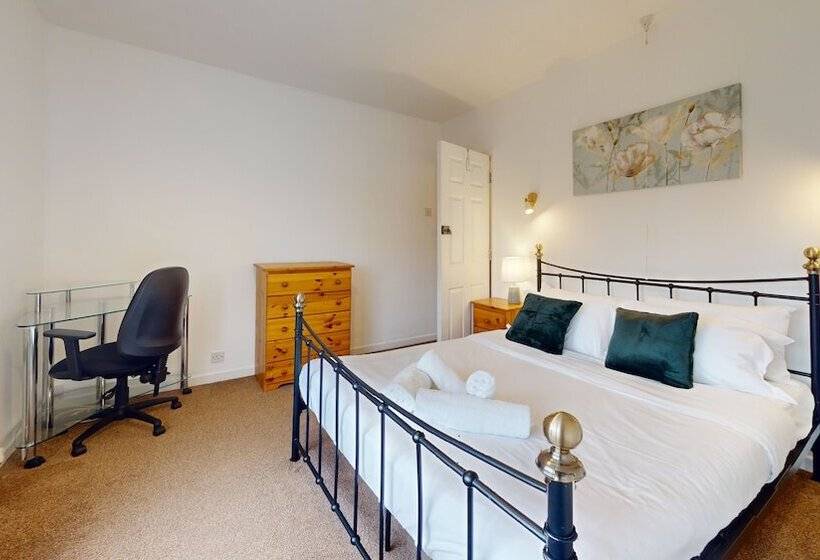 اقامتگاه Lovely House In Cambridge With 5 Double Beds