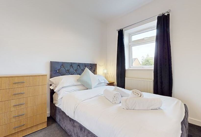 اقامتگاه Lovely House In Cambridge With 5 Double Beds