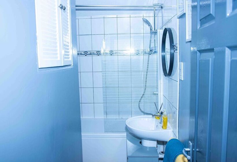 اقامتگاه Dudley 3bedroom Home Perfect For Long & Short Stay