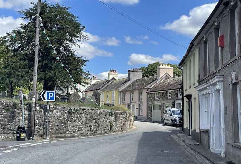 إقامة Simple Luxury In Brecon Beacons Village House