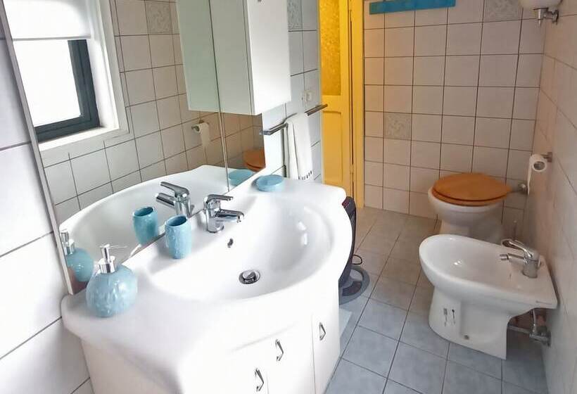إقامة Stunning 3 Bed House In Gallinaro, Aircon And Pool