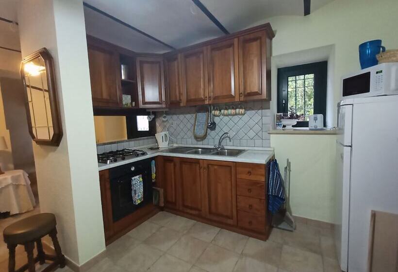 إقامة Stunning 3 Bed House In Gallinaro, Aircon And Pool