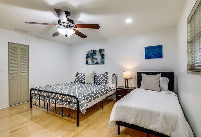 Spacious Brandon Home: Hot Tub, Pool, & Game Room