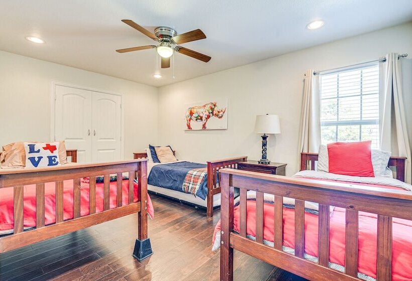 Spacious Grand Prairie Home W/ Fenced Yard + Patio