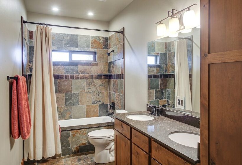 Spacious Priest River Retreat: 35 Mi To Schweitzer