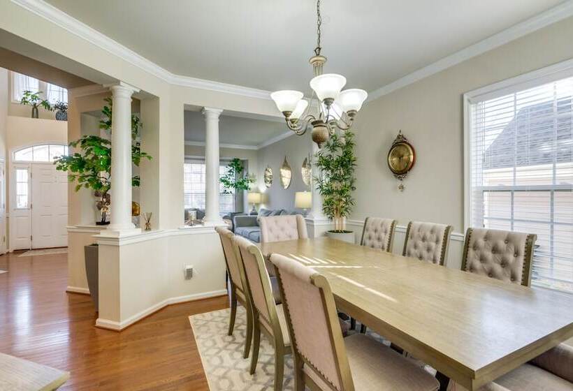 Spacious Woodbridge Home Near Leesylvania Park!