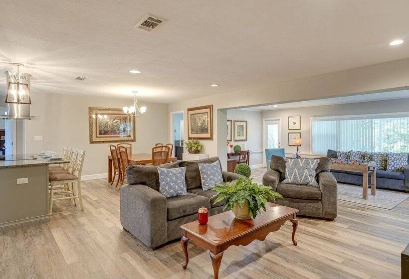 Vibrant Lakeland Home: 1 Mi To Lake Hollingsworth!
