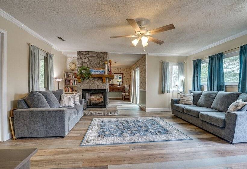 Wilmington Getaway Near Carolina Beach Boardwalk!