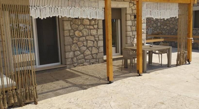 Zephyros Villas   Agios Nikitas